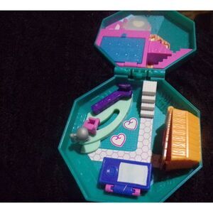 Polly Pocket Compact Playset   Mattel  Spa Playset No Figures